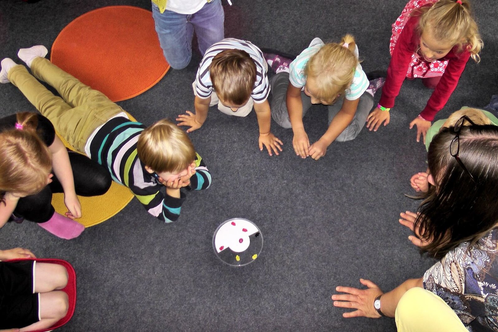 play-color-child-children-fun-happy-1331154-pxhere.com (1)